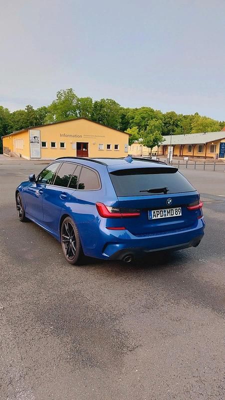 Gebraucht BMW 320e 190 PS (139 kW) 2020 Blau Kombi
