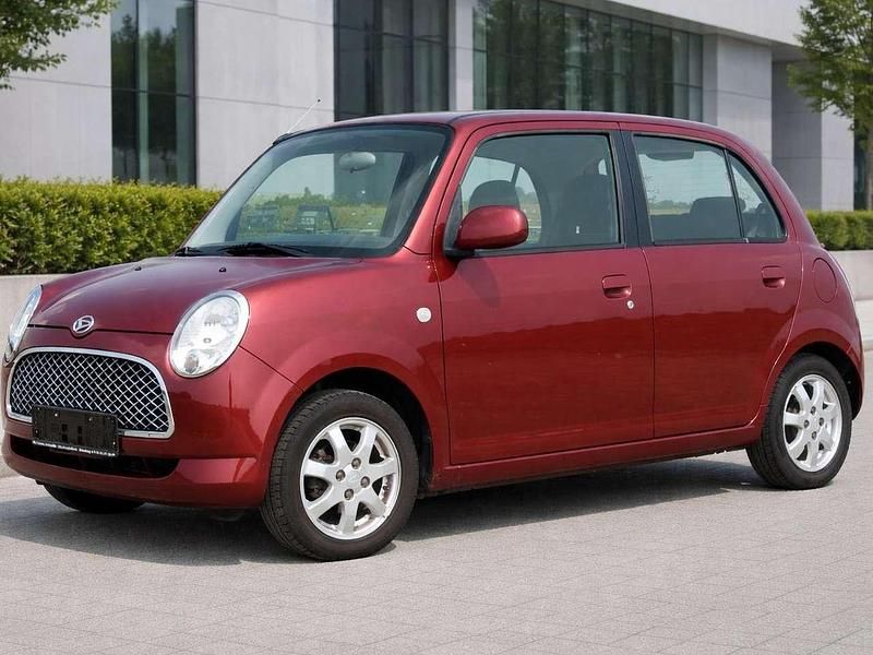 Gebraucht Daihatsu Trevis 58 PS (42 kW) 2007 Rot Kleinwagen