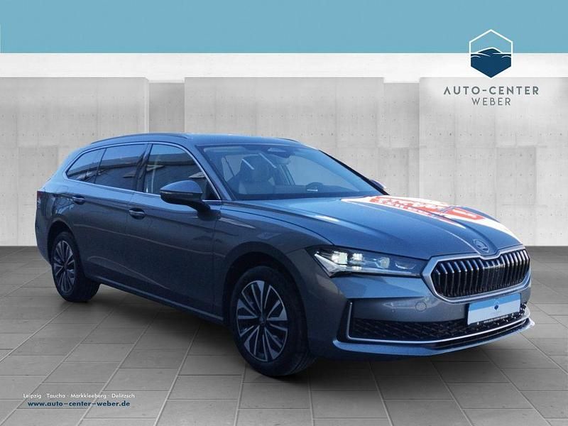 Neu Skoda Superb Selection 150 PS (110 kW) 2026 Grau Kombi