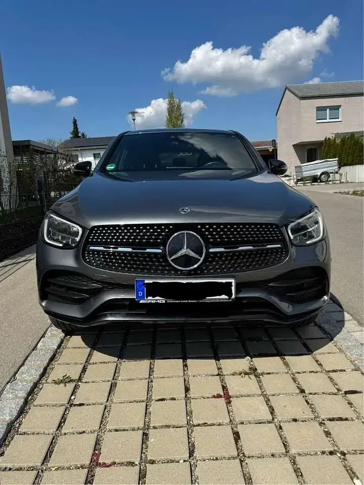 Gebraucht Mercedes GLC300e AMG line 211 PS (155 kW) 2020 Grau Coupé