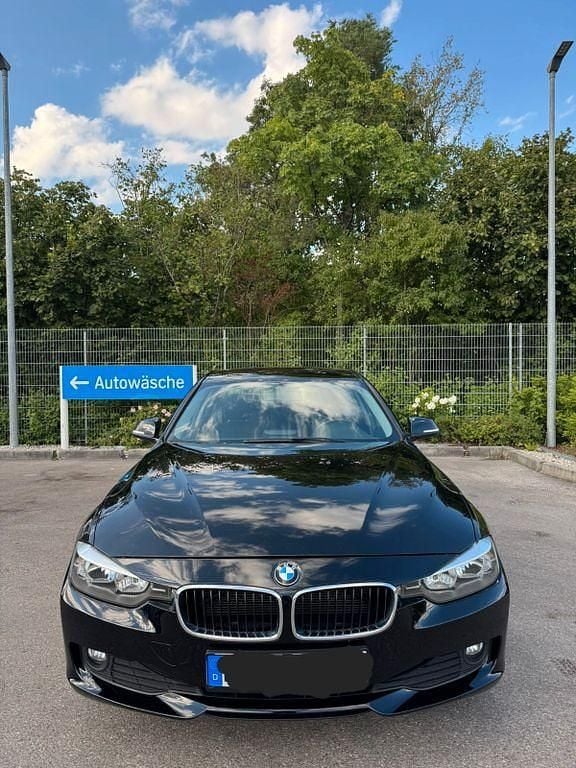 Schwarz Gebraucht 2013 BMW 316 Limousine | 9.999 € - Bild 1/4