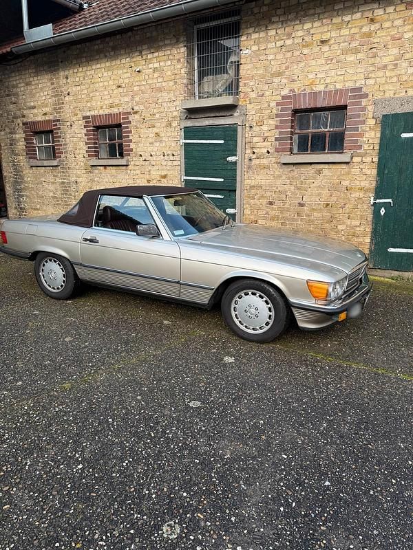 Gebraucht Mercedes 560 231 PS (169 kW) 1987 Gold Cabrio