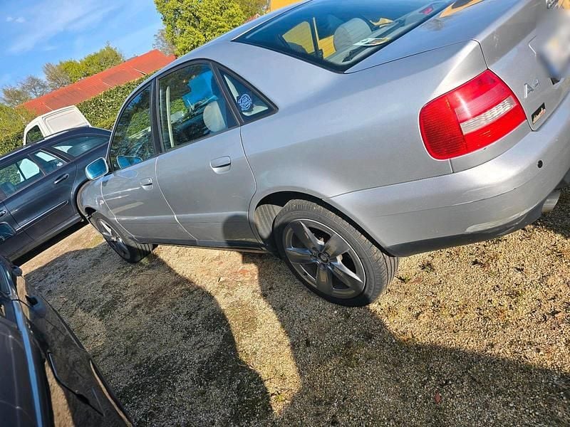 Usata Audi A4 101 CV (74 kW) 2000 Argento Berlina