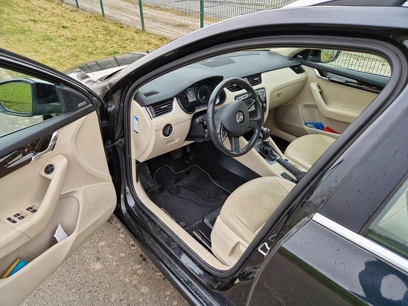 Gebraucht Skoda Octavia Elegance 140 PS (102 kW) 2014 Schwarz Kleinwagen