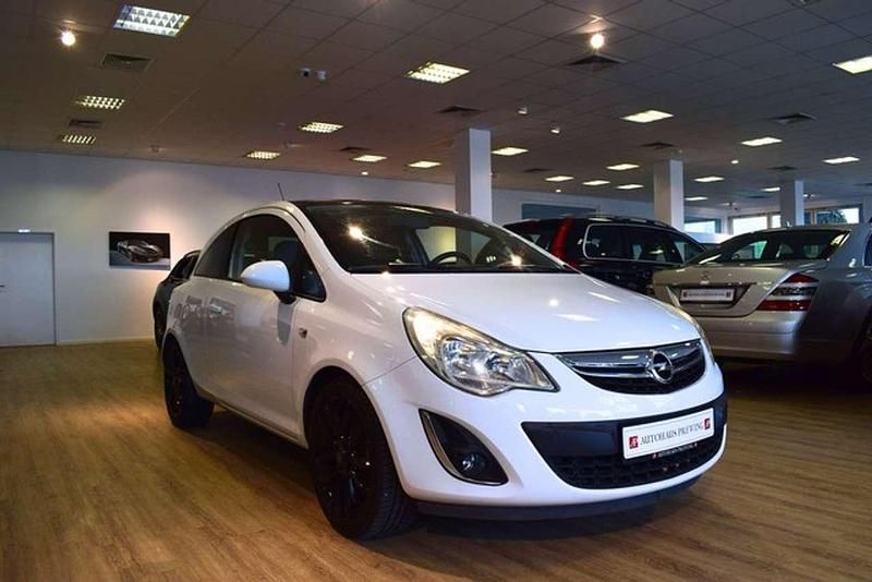 Gebraucht Opel Corsa Color Edition 101 PS (74 kW) 2011 Weiß Kleinwagen