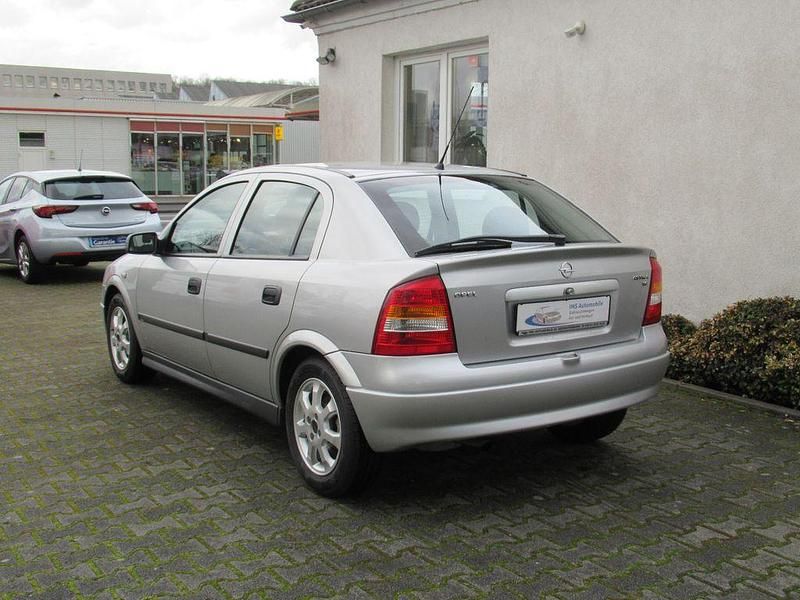 Gebraucht Opel Astra Selection 84 PS (61 kW) 2001 Silber Limousine