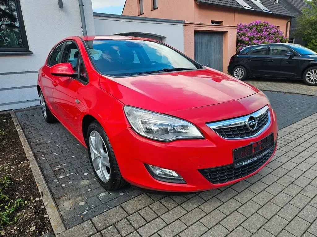 Gebraucht Opel Astra Cosmo 116 PS (85 kW) 2010 Rot Limousine