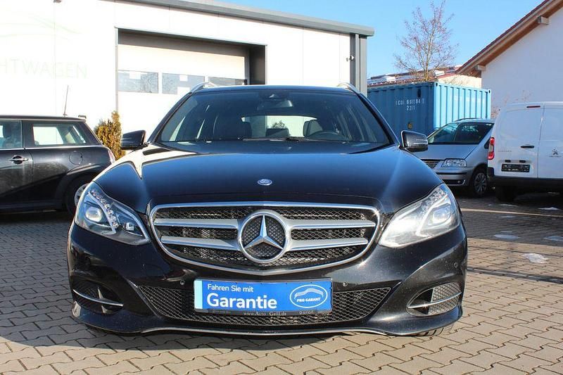 Schwarz Gebraucht 2016 Mercedes E220 Kombi | 12.500 € (Fairer Preis) - Bild 1/4
