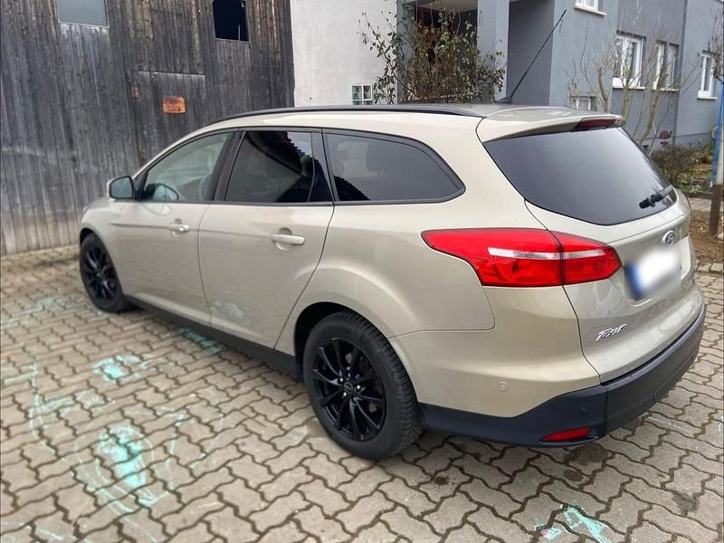 Gebraucht Ford Focus Business Edition 125 PS (91 kW) 2015 Gold Kombi