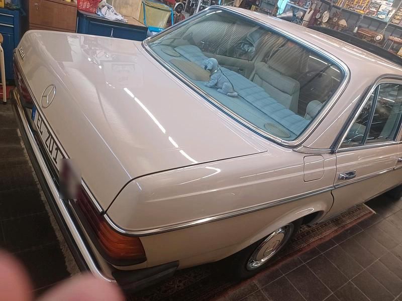 Gebraucht Mercedes 200 109 PS (80 kW) 1983 Braun Limousine