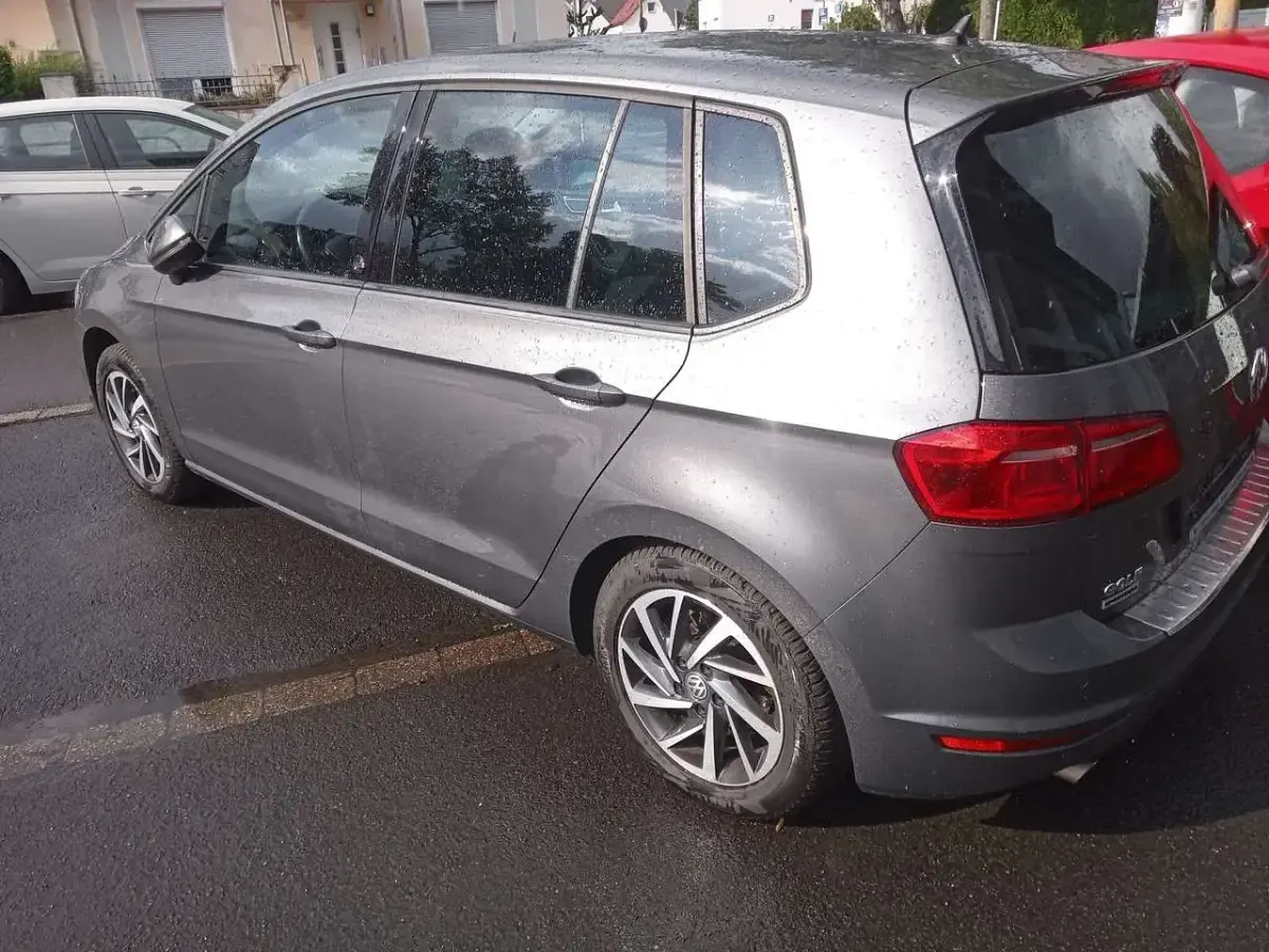 Gebraucht VW Golf Sportsvan Sound 110 PS (80 kW) 2017 Indiumgrau metallic Van / Kleinbus