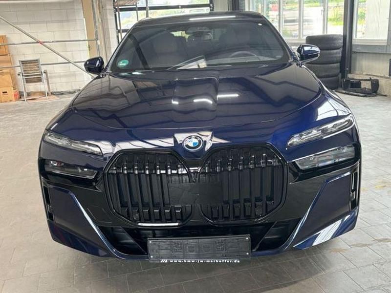 Black sapphire metallic Gebraucht 2024 BMW 740 M Sport Limousine | 99.900 € - Bild 1/1