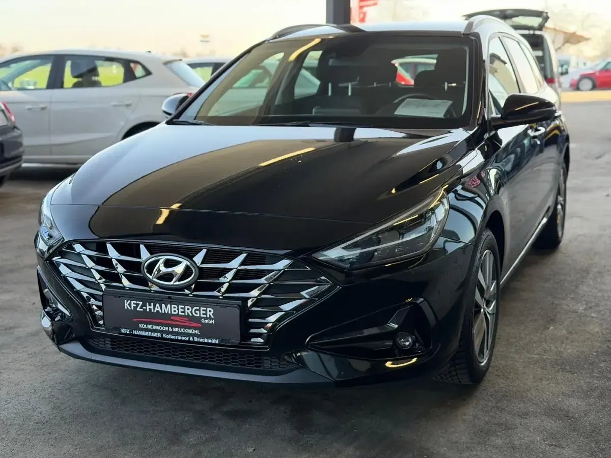 Gebraucht Hyundai i30 120 PS (88 kW) 2021 Schwarz Kombi