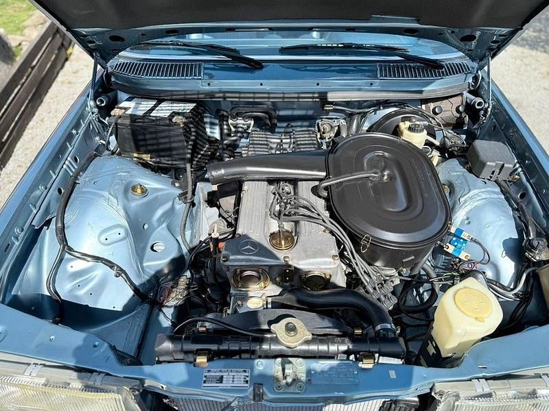 Gebraucht Mercedes E280 185 PS (136 kW) 1977 Blau