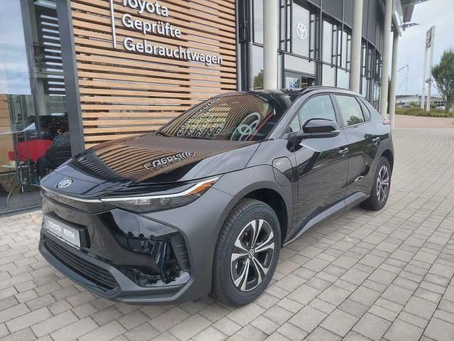 Schwarz Neu 2025 Toyota bZ4X Comfort SUV | 43.650 € (Teuer) - Bild 1/4