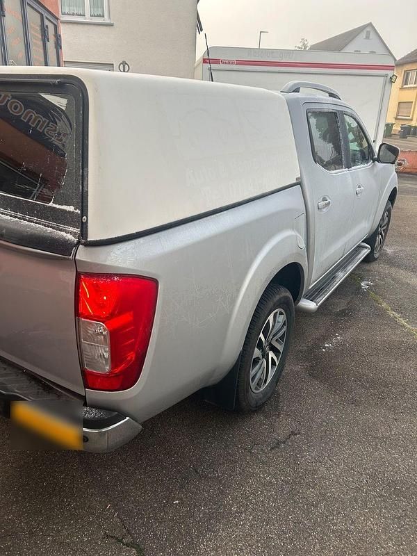 Gebraucht Nissan Navara Tekna 190 PS (139 kW) 2017 Silber Pickup