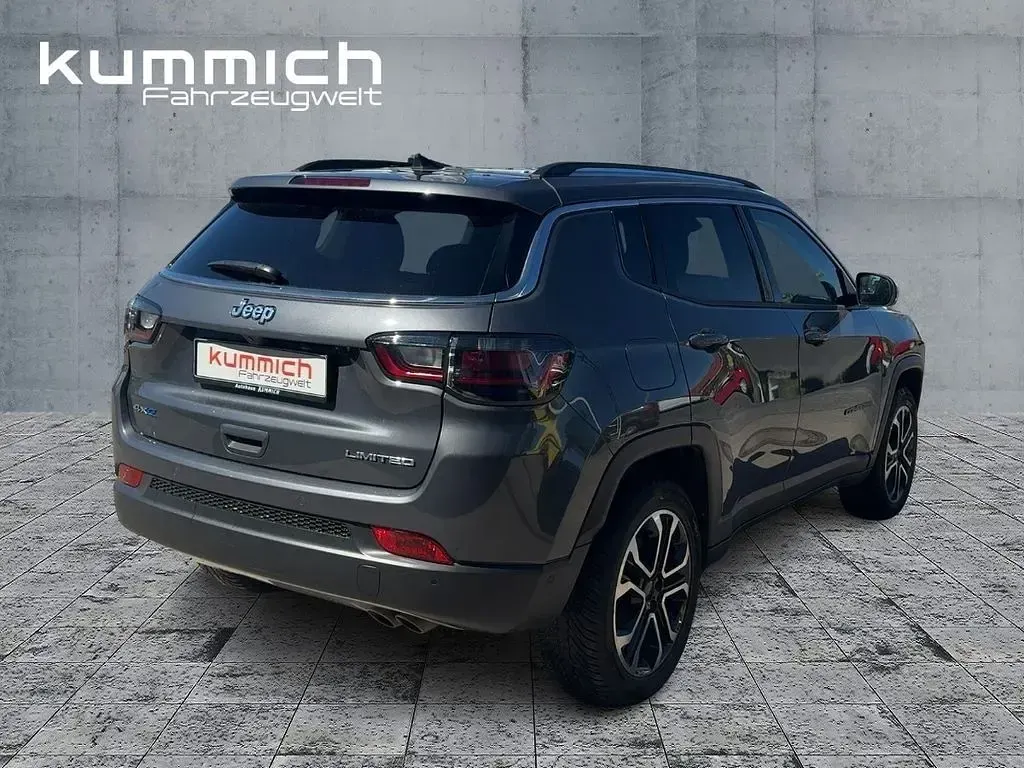 Gebraucht Jeep Compass Limited 179 PS (131 kW) 2022 Grau SUV