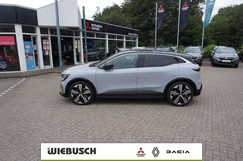 Schwarz Gebraucht 2024 Renault Mégane Iconic Limousine | 27.990 € (Superpreis) - Bild 1/4