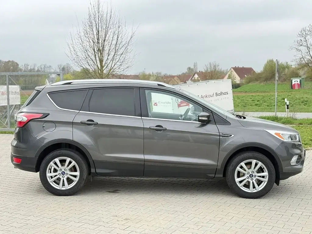 Używany Ford Kuga Trend 150 KM (110 kW) 2017 Szary SUV