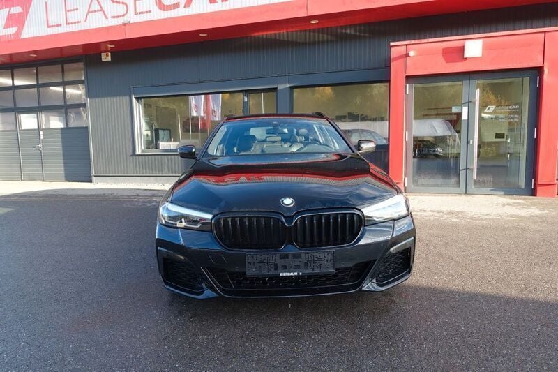 Schwarz Gebraucht 2021 BMW 530e M Sport Kombi | 26.388 € (Guter Preis) - Bild 1/4