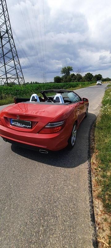 Gebraucht Mercedes SLK350 306 PS (225 kW) 2011 Rot Cabrio