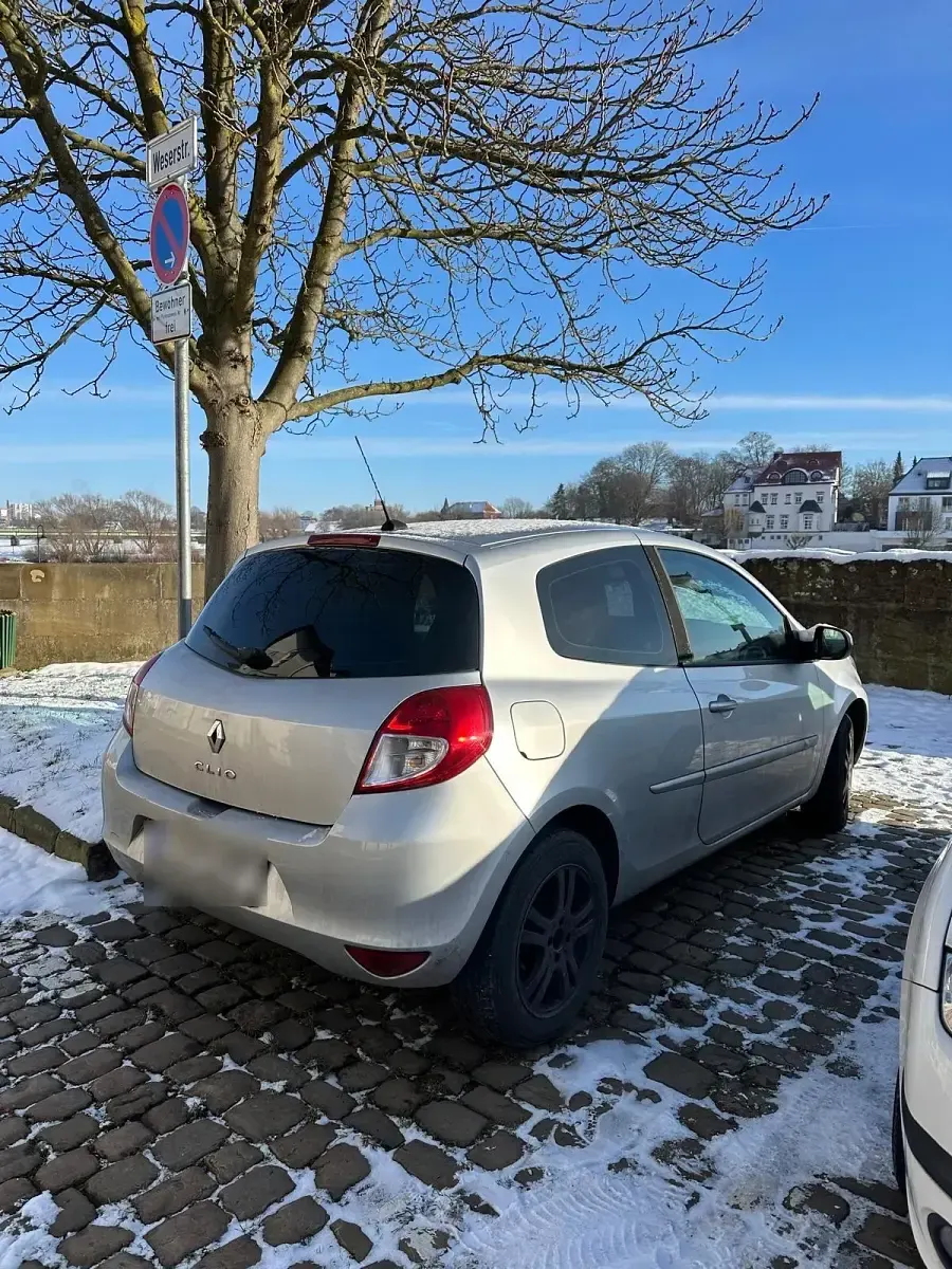 Gebraucht Renault Clio III 101 PS (74 kW) 2010 Silber Kleinwagen