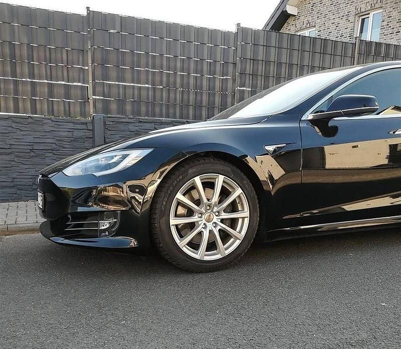 Second-hand Tesla Model S 235 kW (320 CP) 2017 Negru Hatchback