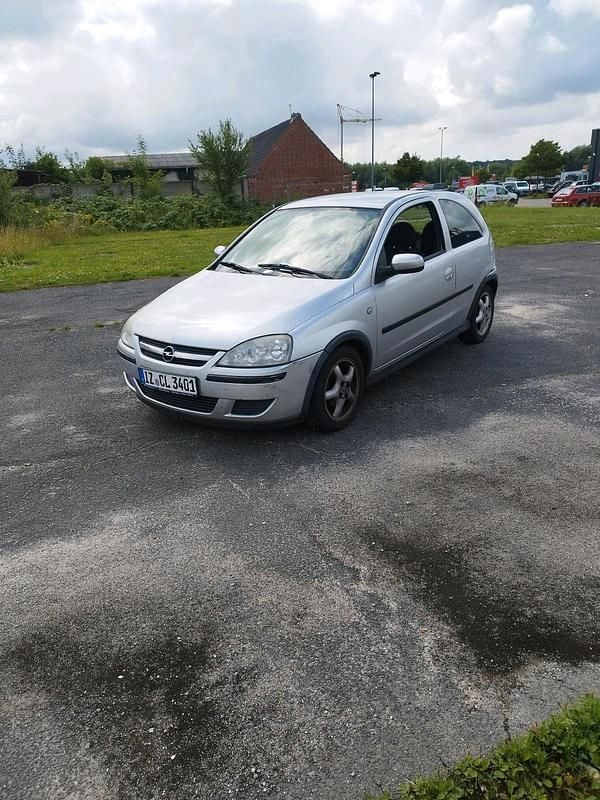 Silber Gebraucht 2006 Opel Corsa Kleinwagen | 600 € (Etwas zu teuer) - Bild 1/4