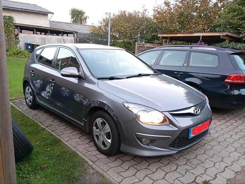 Gebraucht Hyundai i30 90 PS (66 kW) 2012 Grau Limousine