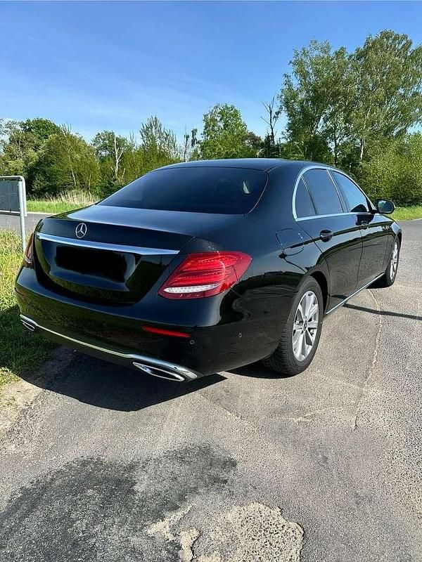 Gebraucht Mercedes E220 Avantgarde 194 PS (142 kW) 2018 Limousine