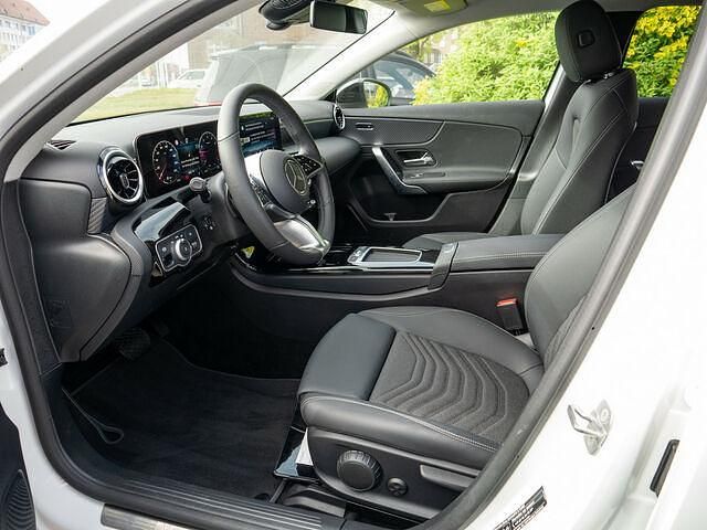 Gebraucht Mercedes A180 Advanced 136 PS (100 kW) 2024 Weiss / polarweiß Limousine