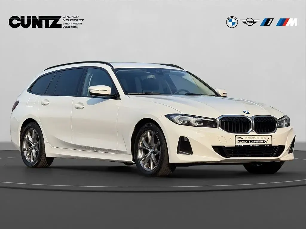 Gebraucht BMW 320 Sport Line 190 PS (139 kW) 2023 Alpinweiß uni Kombi