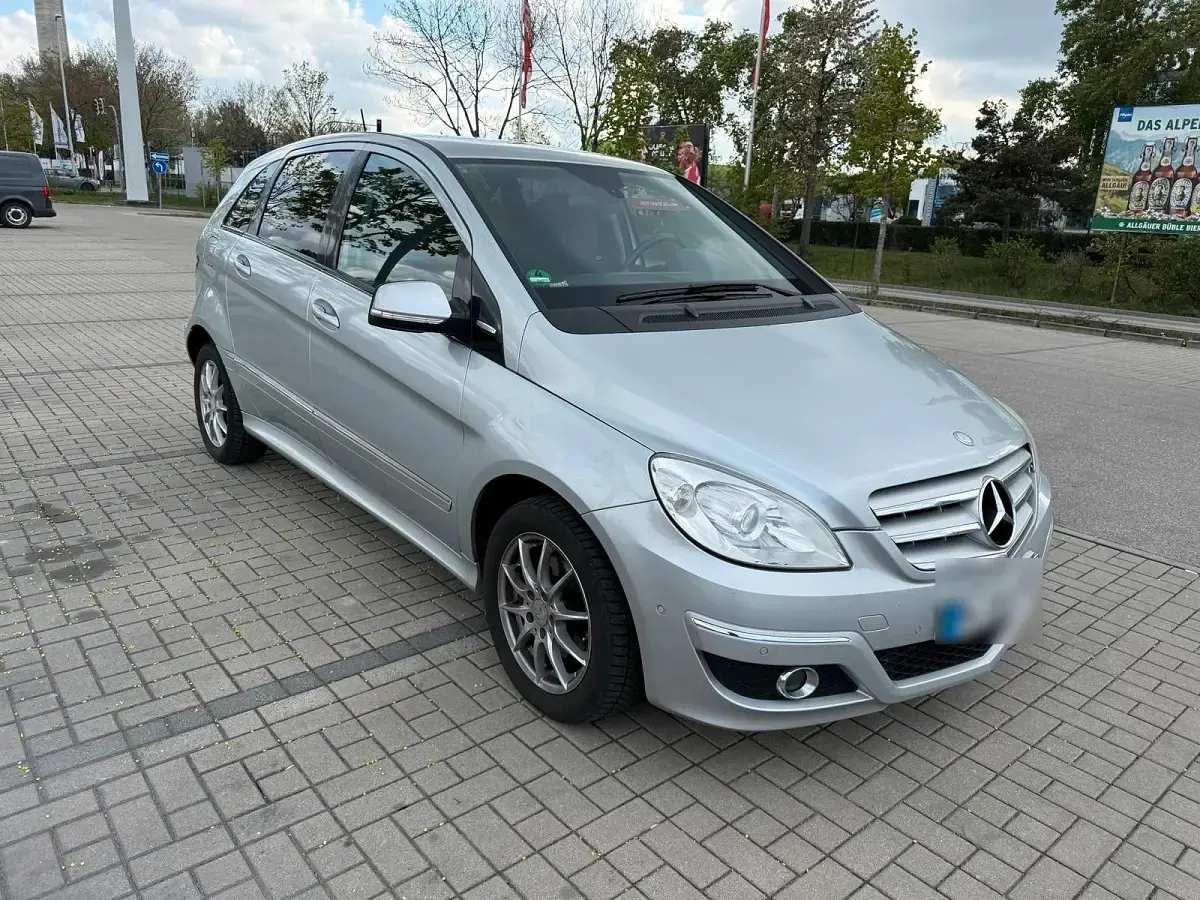 Gebraucht Mercedes B170 115 PS (84 kW) 2009 Silber Van / Kleinbus