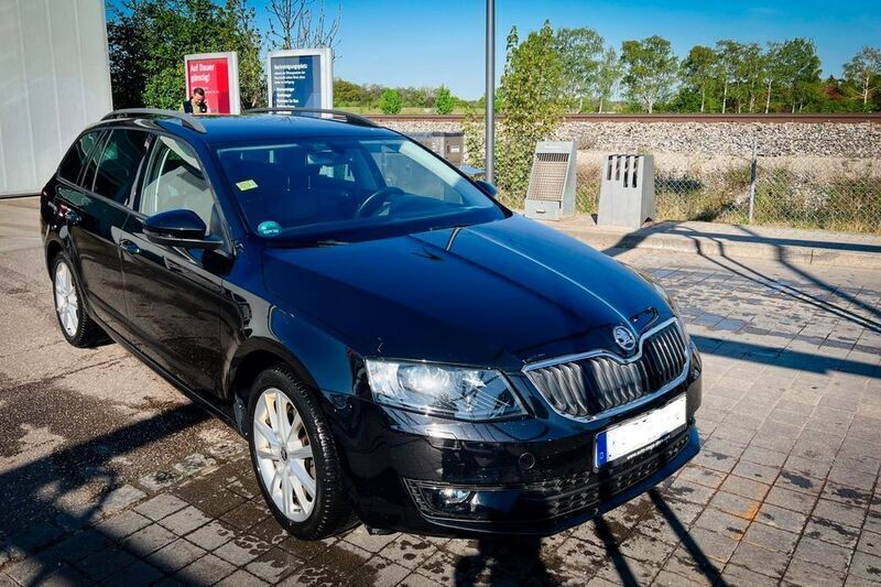 Schwarz Gebraucht 2017 Skoda Octavia Style Kombi | 14.290 € (Fairer Preis) - Bild 1/4
