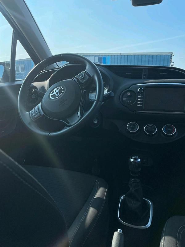 Gebraucht Toyota Yaris 111 PS (81 kW) 2017 Schwarz Kleinwagen