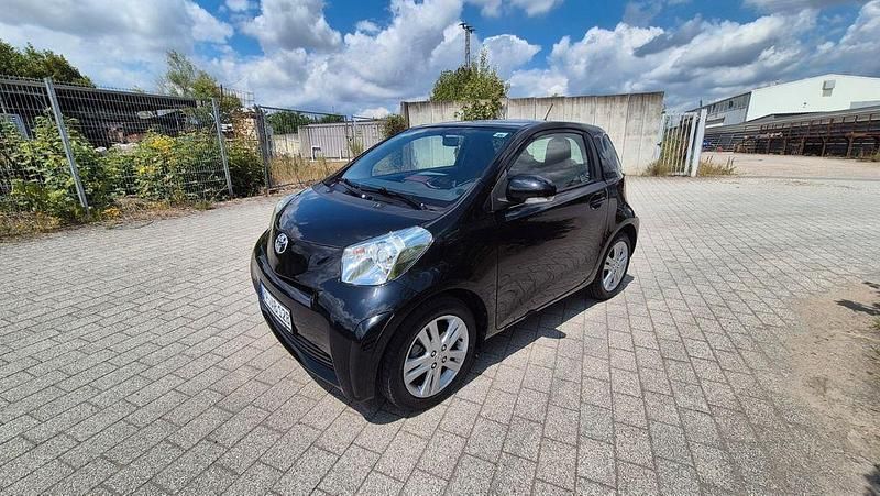 Schwarz Gebraucht 2010 Toyota iQ Kleinwagen | 5.055 € (Fairer Preis) - Bild 1/4