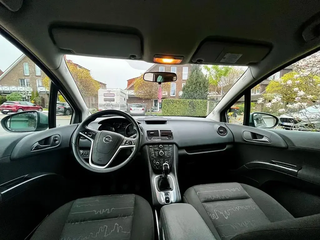 Gebraucht Opel Meriva Edition 101 PS (74 kW) 2011 Van / Kleinbus