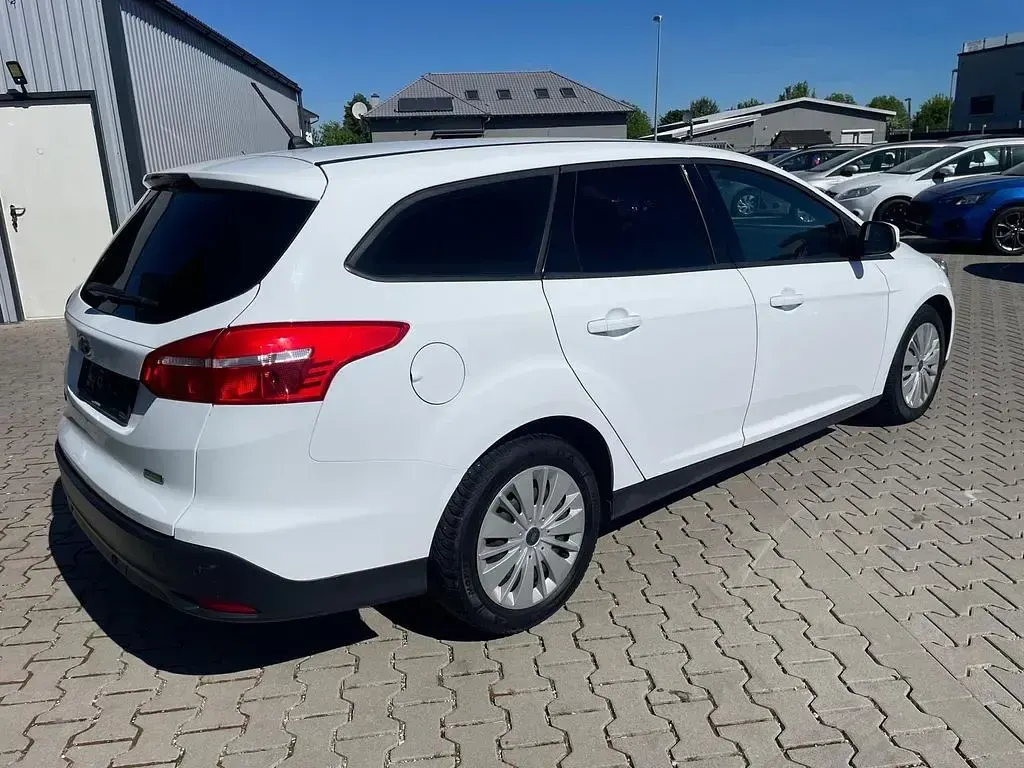 Gebraucht Ford Focus Basis 101 PS (74 kW) 2018 Weiß Limousine