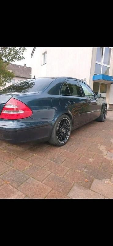 Gebraucht Mercedes E220 150 PS (110 kW) 2004 Blau Limousine