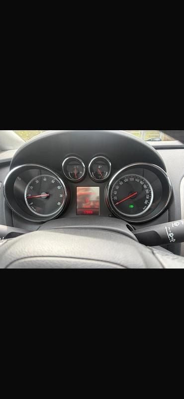 Usata Opel Astra 116 CV (85 kW) 2010 Nero Utilitaria