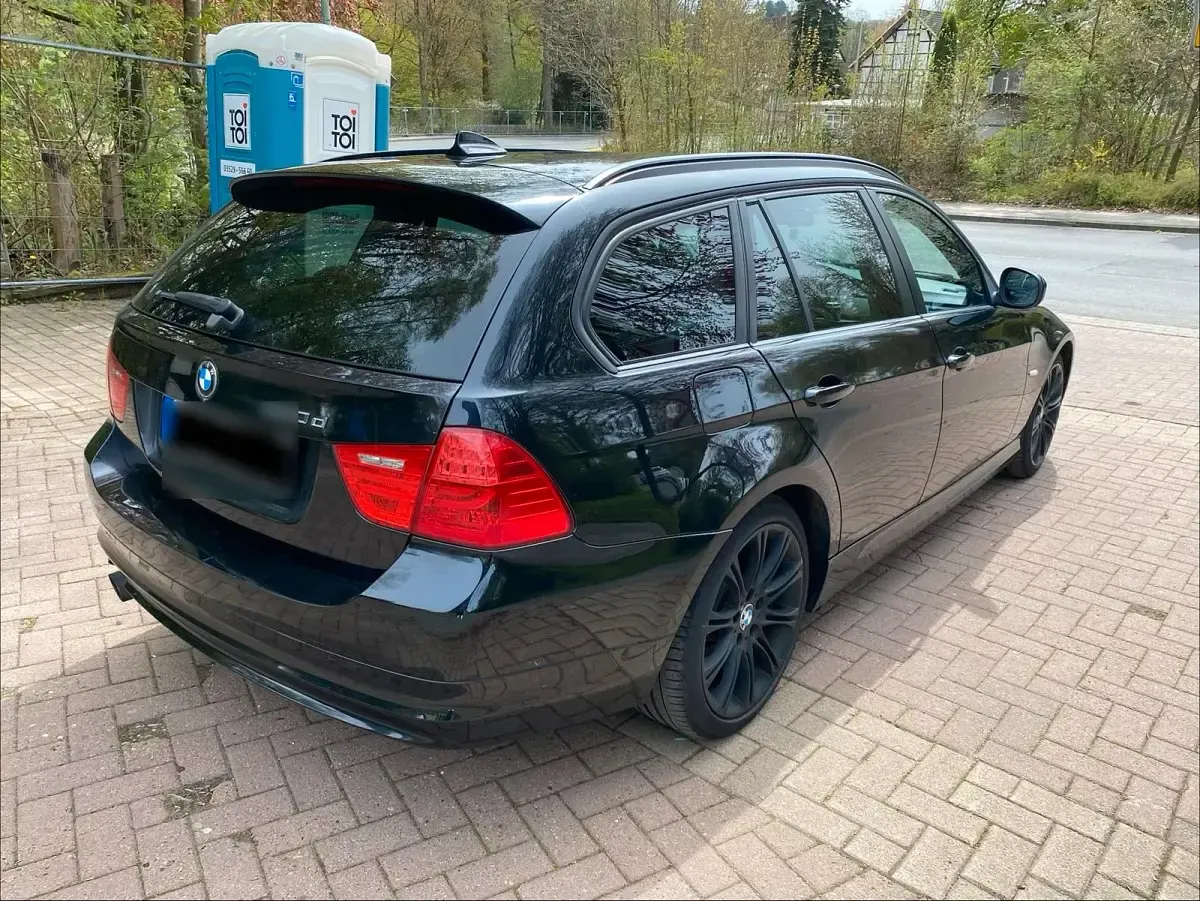 Gebraucht BMW 320 M Sport 184 PS (135 kW) 2012 Schwarz Kombi