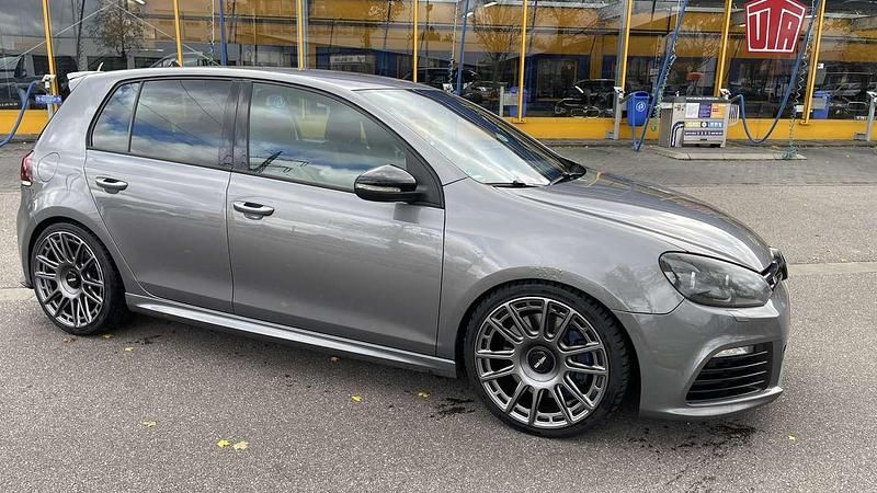 Gebraucht VW Golf VI R 271 PS (199 kW) 2011 United grey metallic Kleinwagen