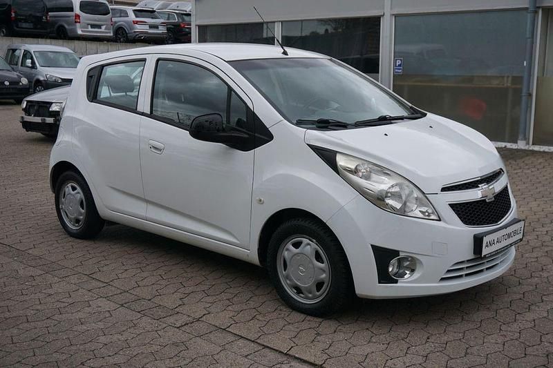 Weiß Gebraucht 2012 Chevrolet Spark LS Kleinwagen | 2.499 € (Fairer Preis) - Bild 1/4