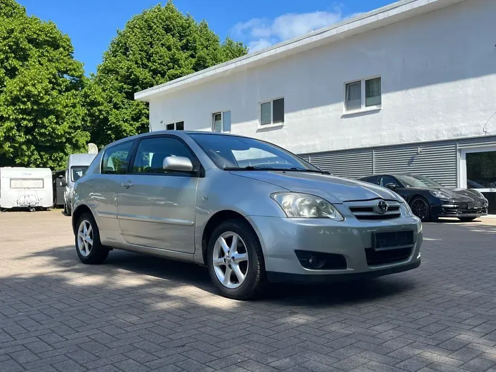 Używany Toyota Corolla Sol 90 KM (66 kW) 2005 Srebrny Hatchback