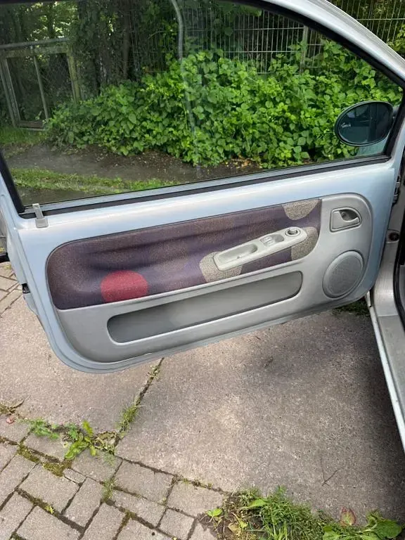 Gebraucht Renault Twingo Authentique 58 PS (42 kW) 2001 Silber Kleinwagen