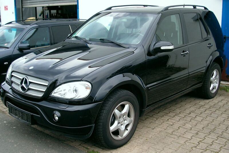 Schwarz Gebraucht 2001 Mercedes ML55 AMG AMG SUV | 9.900 € (Teuer) - Bild 1/4