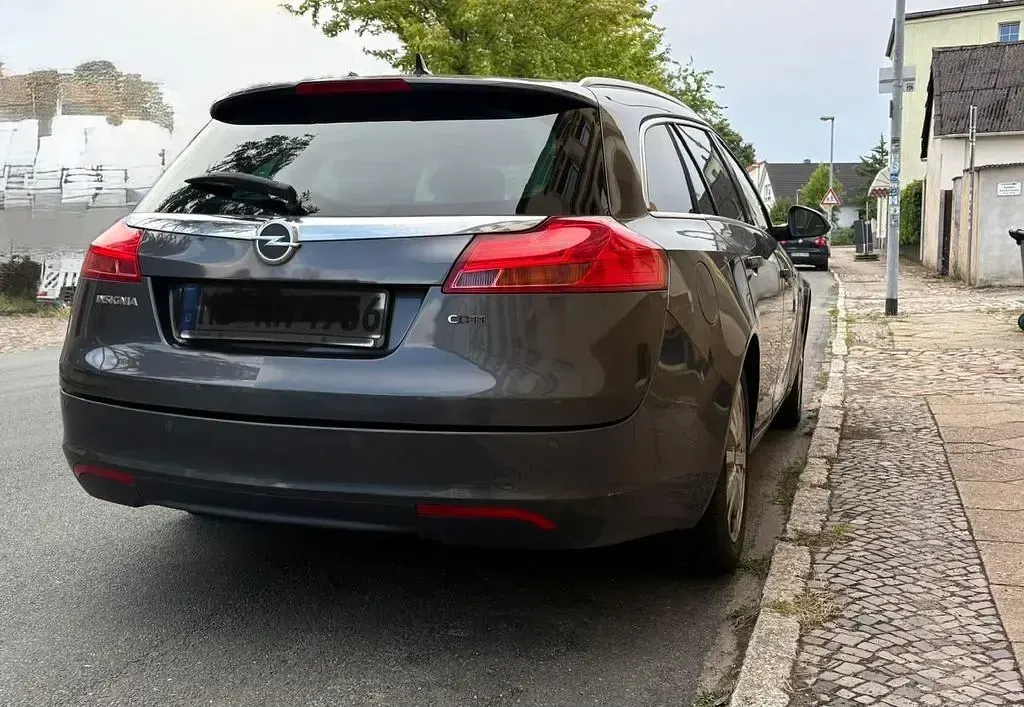 Gebraucht Opel Insignia Sport 131 PS (96 kW) 2011 Grau Kombi