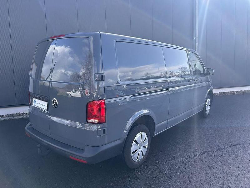 Gebraucht VW Transporter 150 PS (110 kW) 2023 Grau Van