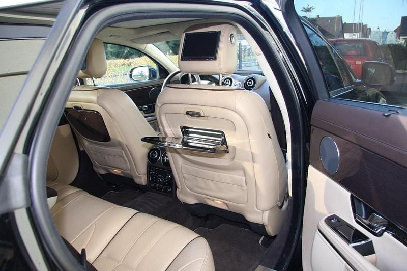 Schwarz Gebraucht 2010 Jaguar XJ Limousine | 6.870 € (Superpreis) - Bild 1/4