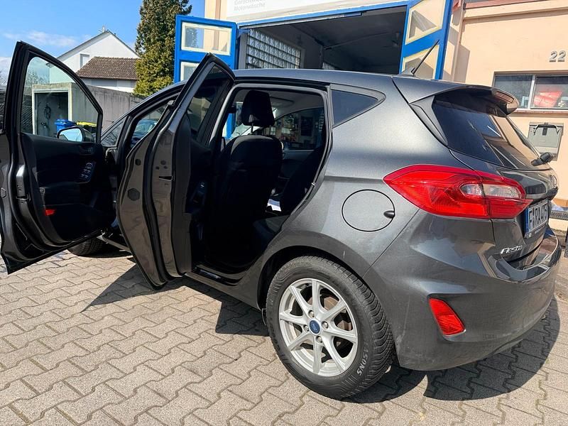 Gebraucht Ford Fiesta 74 PS (54 kW) 2020 Grau Kleinwagen